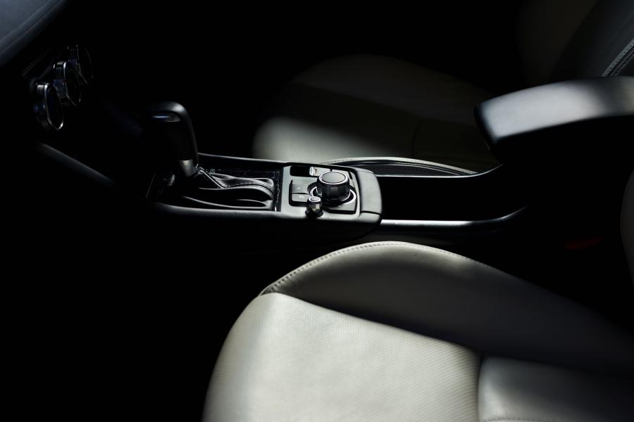 Интерьер Mazda CX-3 2018 года  (JP) (фото 3 из 6)